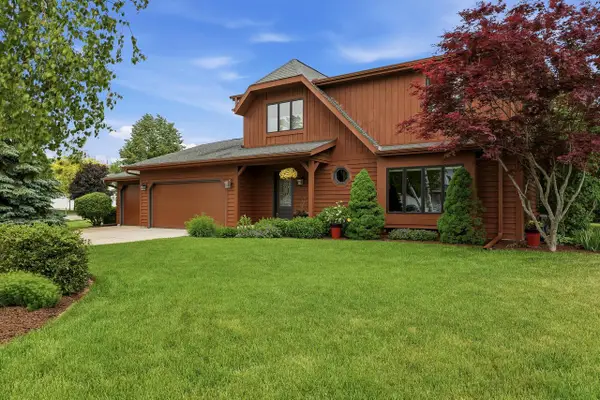 3720 Briarwood LANE, Manitowoc, WI 54220
