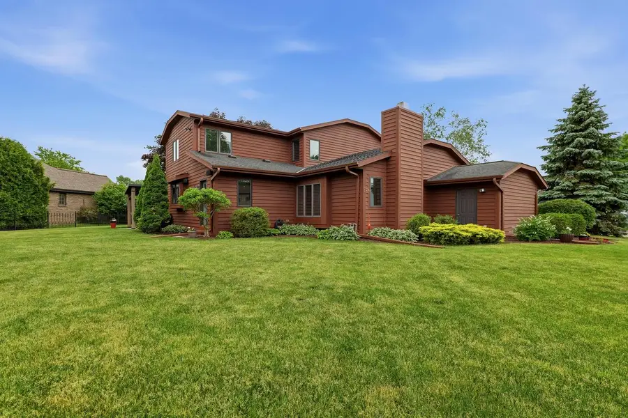 3720 Briarwood LANE, Manitowoc, WI 54220 - #3