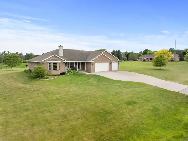 5177 Catalina COURT, Manitowoc, WI 54220