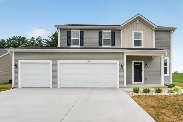 535 Arbor Ridge DRIVE, Delavan, WI 53115