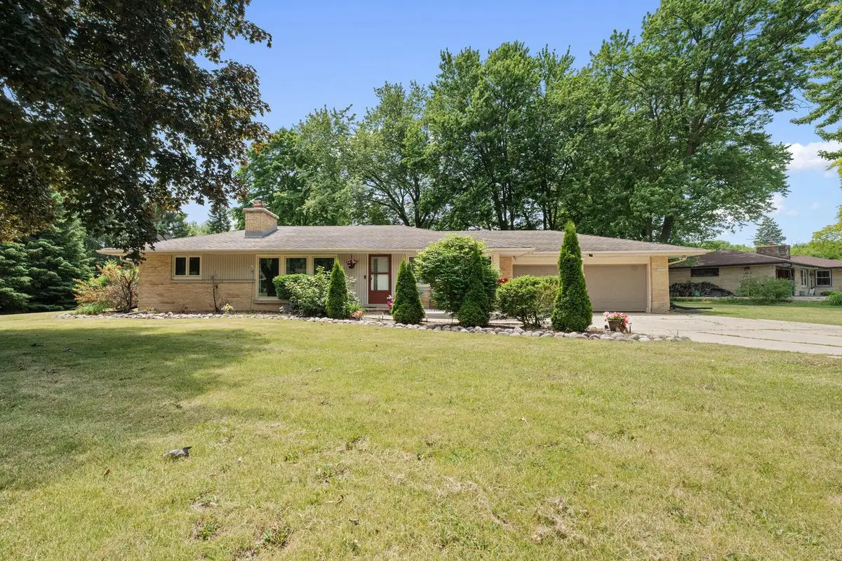 N76W14321 Lari Lou DRIVE, Menomonee Falls, WI 53051 - #1