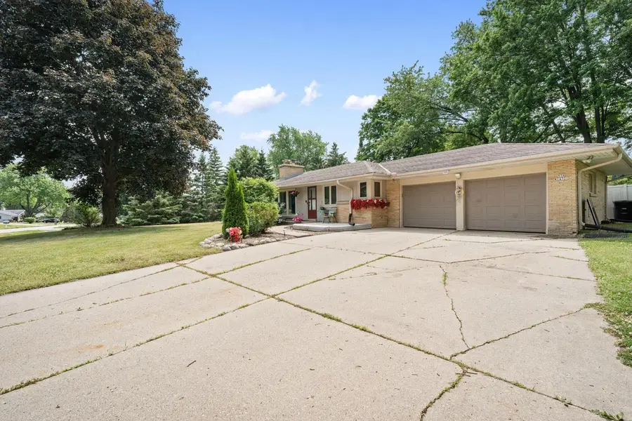 N76W14321 Lari Lou DRIVE, Menomonee Falls, WI 53051 - #3