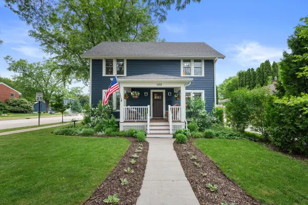 102 Woodland LANE, Oconomowoc, WI 53066