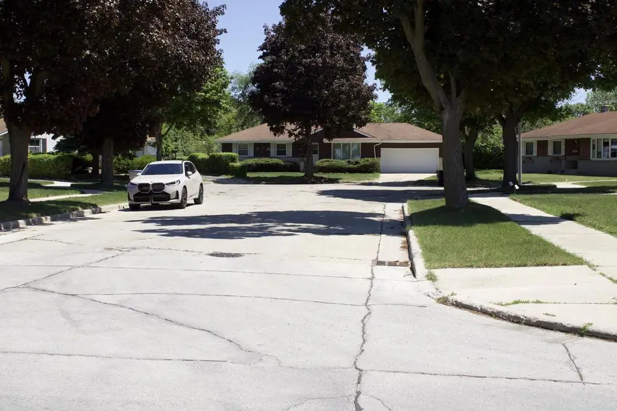 6650 W Clovernook COURT, Milwaukee, WI 53223 - #2