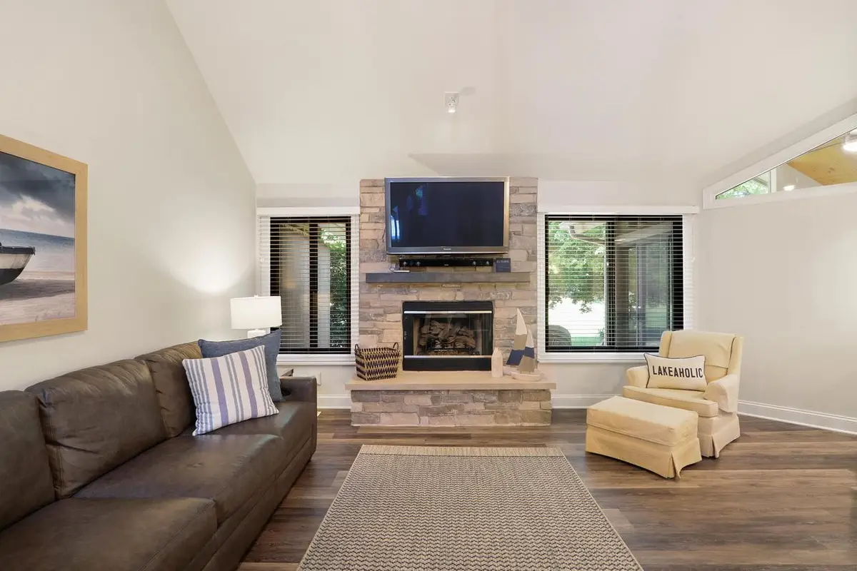964 Duck Pond ROAD, Fontana, WI 53125 - #1