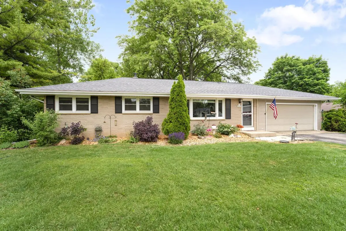 N51W15674 Fair Oak PARKWAY, Menomonee Falls, WI 53051 - #1