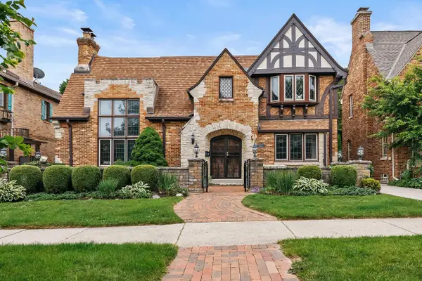 5079 N Lake DRIVE, Whitefish Bay, WI 53217