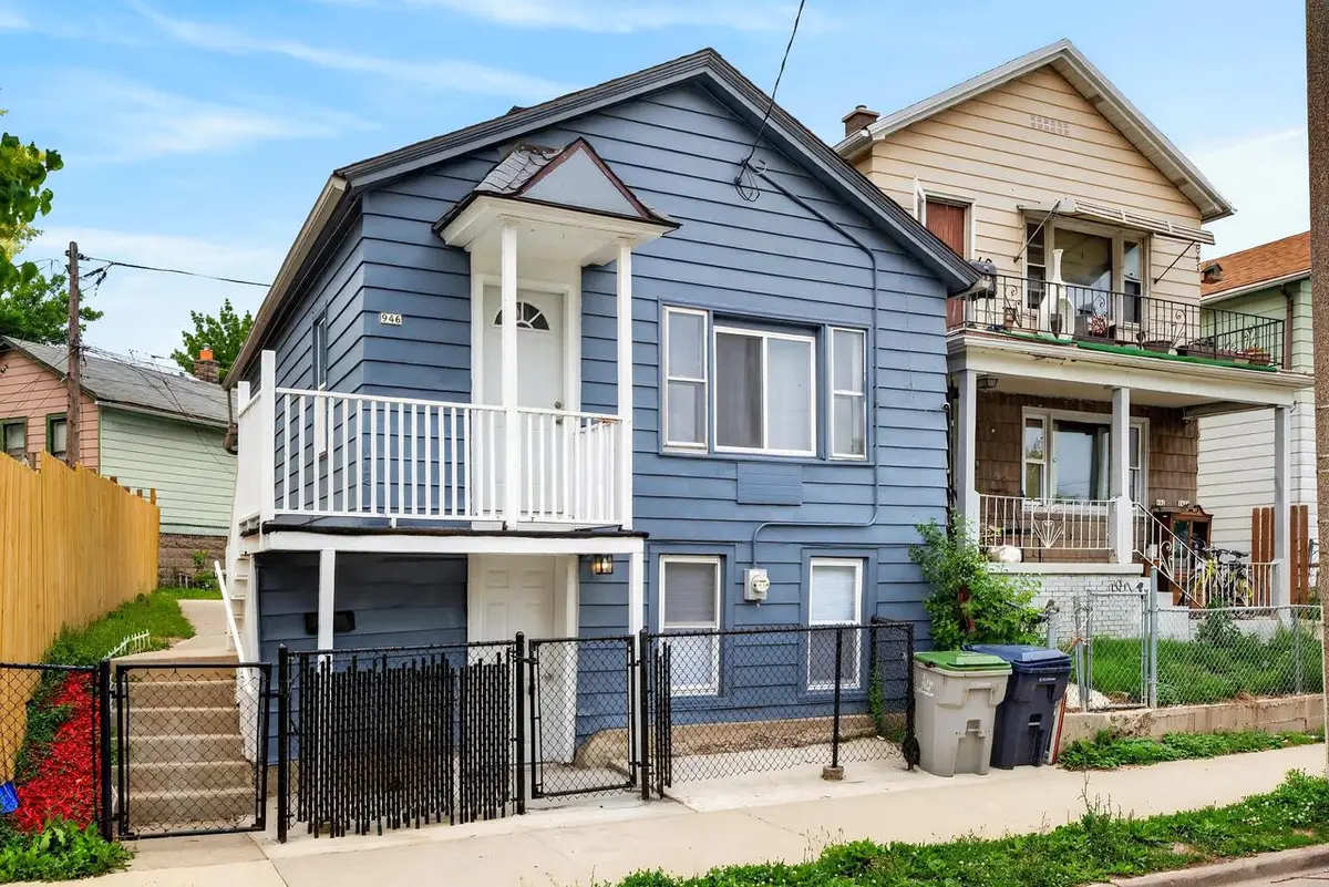 946 W Windlake AVENUE, Milwaukee, WI 53204 - #1
