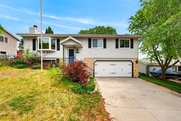 919 Squire LANE, West Bend, WI 53090