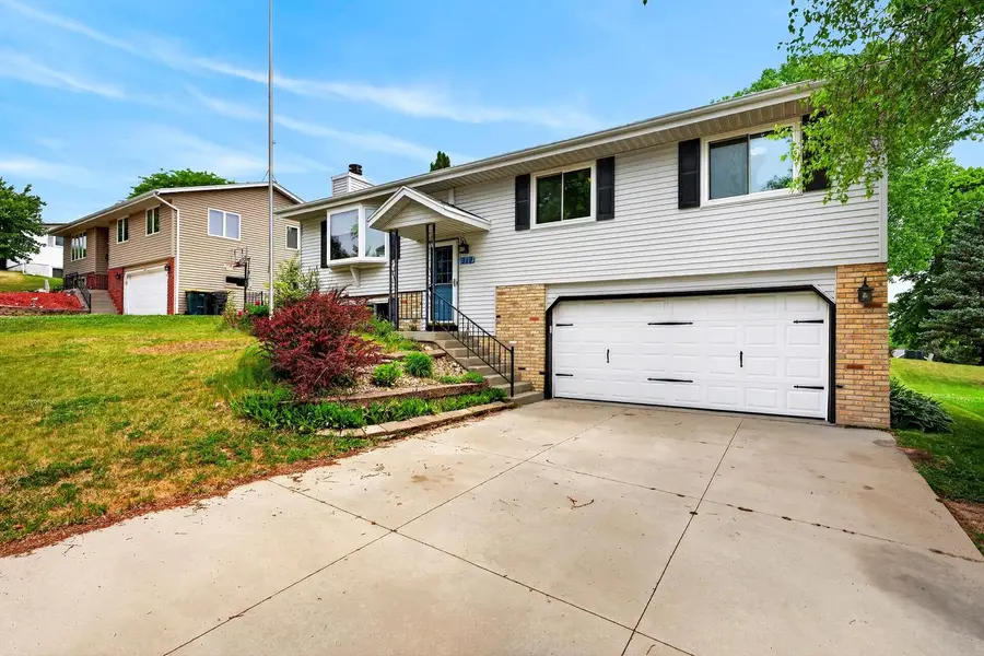 919 Squire LANE, West Bend, WI 53090 - #2