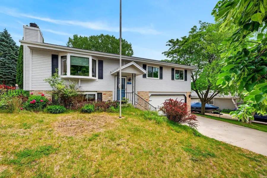 919 Squire LANE, West Bend, WI 53090 - #3
