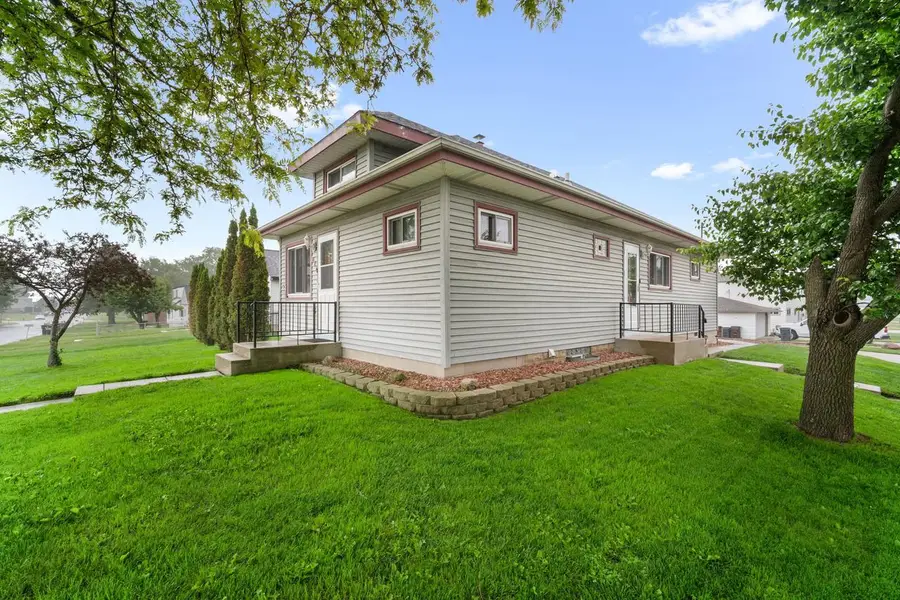 627 Blake AVENUE, South Milwaukee, WI 53172 - #2