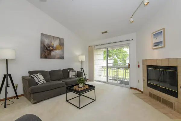 176 Westfield WAY #D, Pewaukee, WI 53072