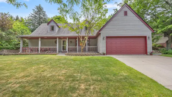 715 Hawthorn DRIVE, West Bend, WI 53095