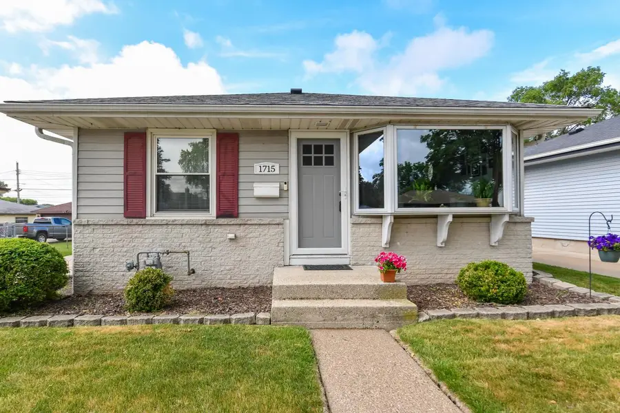 1715 W Salem STREET, Milwaukee, WI 53221 - #2