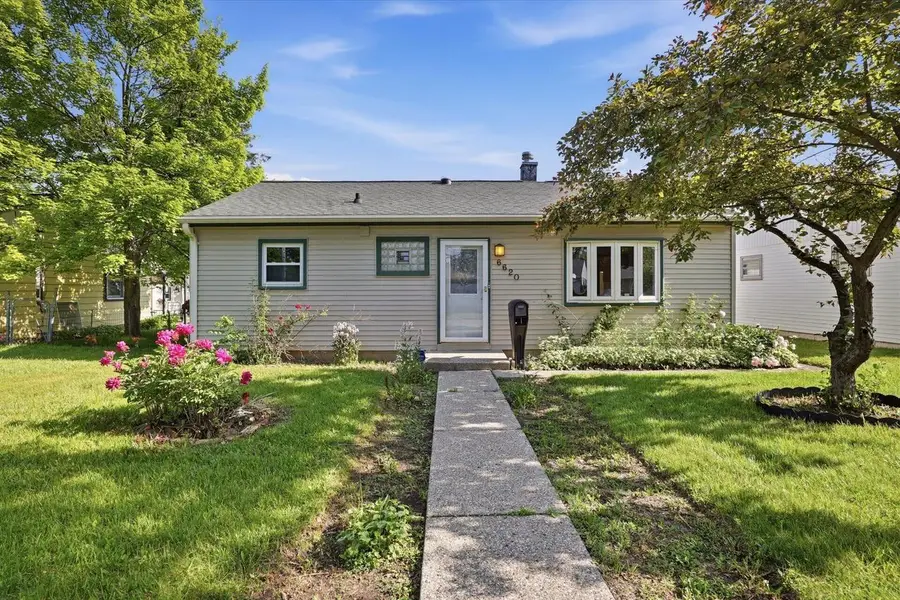 6620 W Morgan AVENUE, Milwaukee, WI 53220 - #2