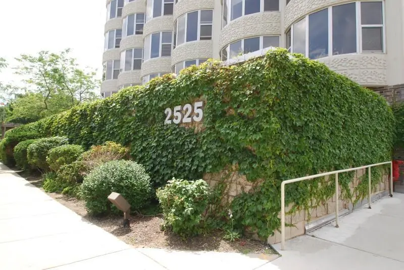 2525 S Shore DRIVE #15B, Milwaukee, WI 53207 - #3
