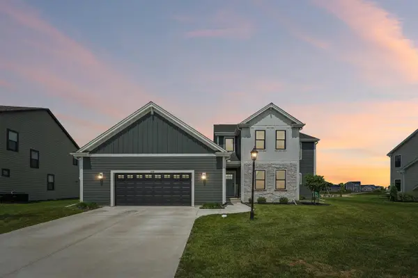 9249 S Overlook WAY, Franklin, WI 53132