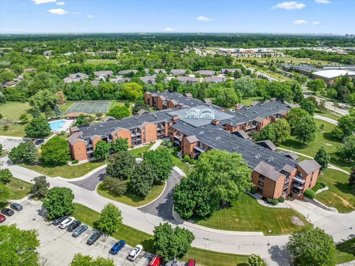 6100 W Stonehedge DRIVE #323, Greenfield, WI 53220 - #1