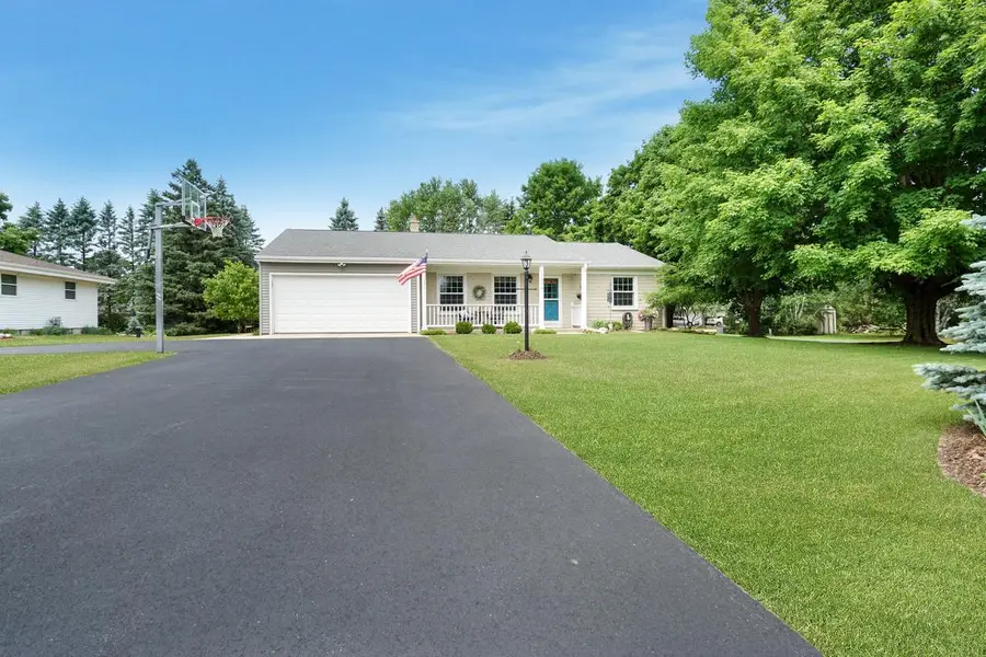 1674 Mapledale ROAD, West Bend, WI 53090 - #2