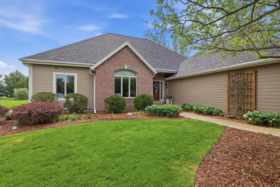 W280N8120 Black Diamond COURT, Hartland, WI 53029 - #2