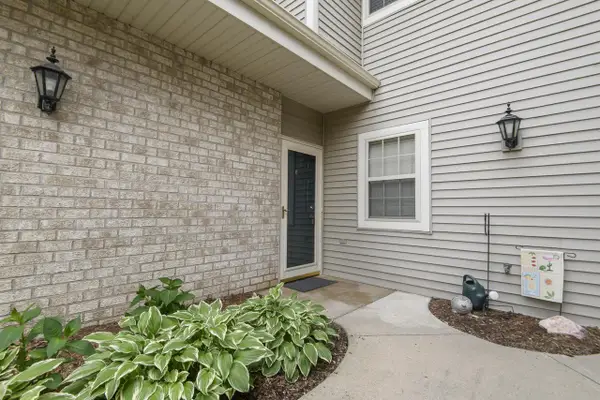 18730 Emerald CIRCLE #B, Brookfield, WI 53045