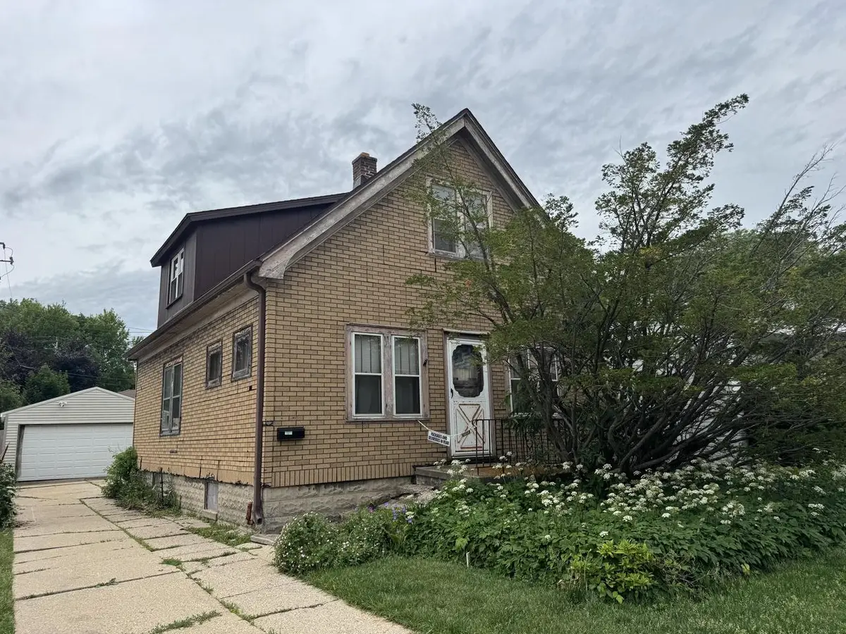 8525 W Lincoln AVENUE, West Allis, WI 53227 - #1