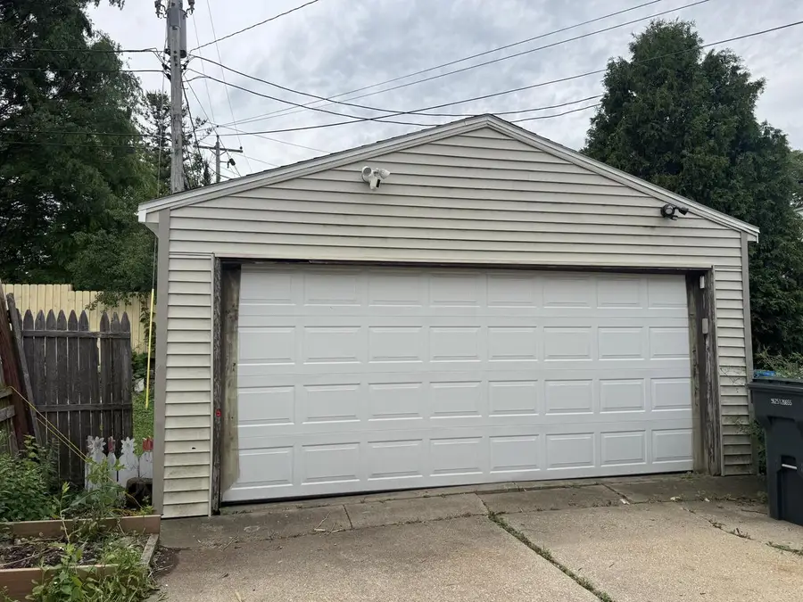 8525 W Lincoln AVENUE, West Allis, WI 53227 - #2