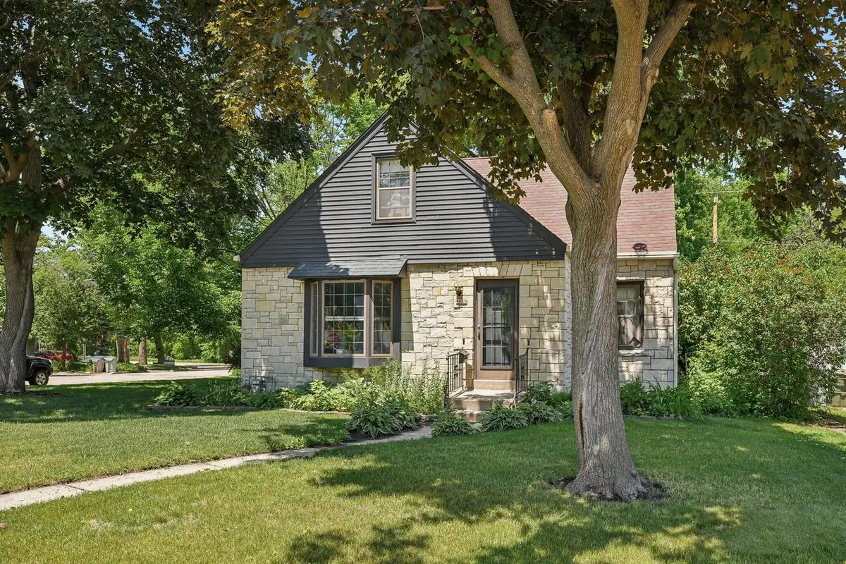 4630 W Cleveland AVENUE, Milwaukee, WI 53219 - #1