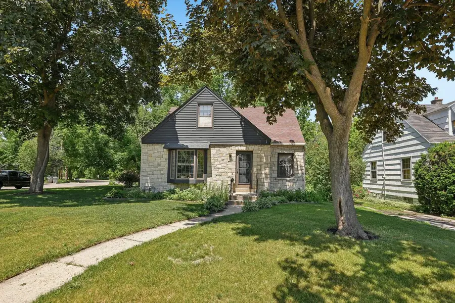 4630 W Cleveland AVENUE, Milwaukee, WI 53219 - #2