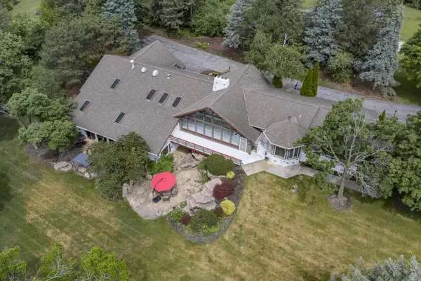 W215N5353 Ada COURT, Menomonee Falls, WI 53051