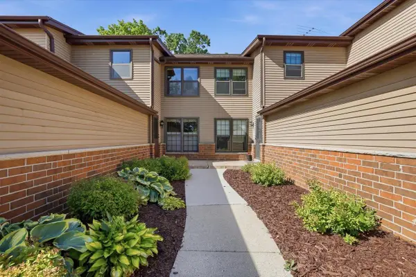 8116 S Forest Hills CIRCLE #8116, Franklin, WI 53132