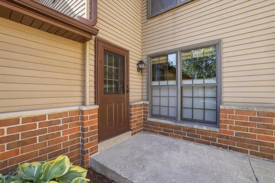 8116 S Forest Hills CIRCLE #8116, Franklin, WI 53132 - #2