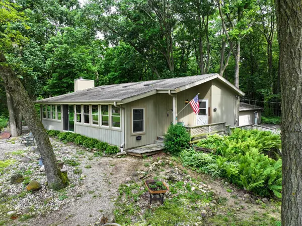 N2877 Roger ROAD, Helenville, WI 53137
