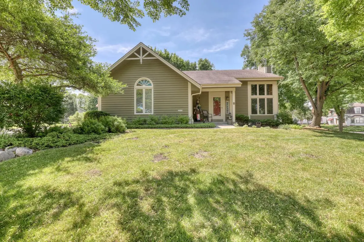 10929 W Hope AVENUE, Wauwatosa, WI 53222 - #1