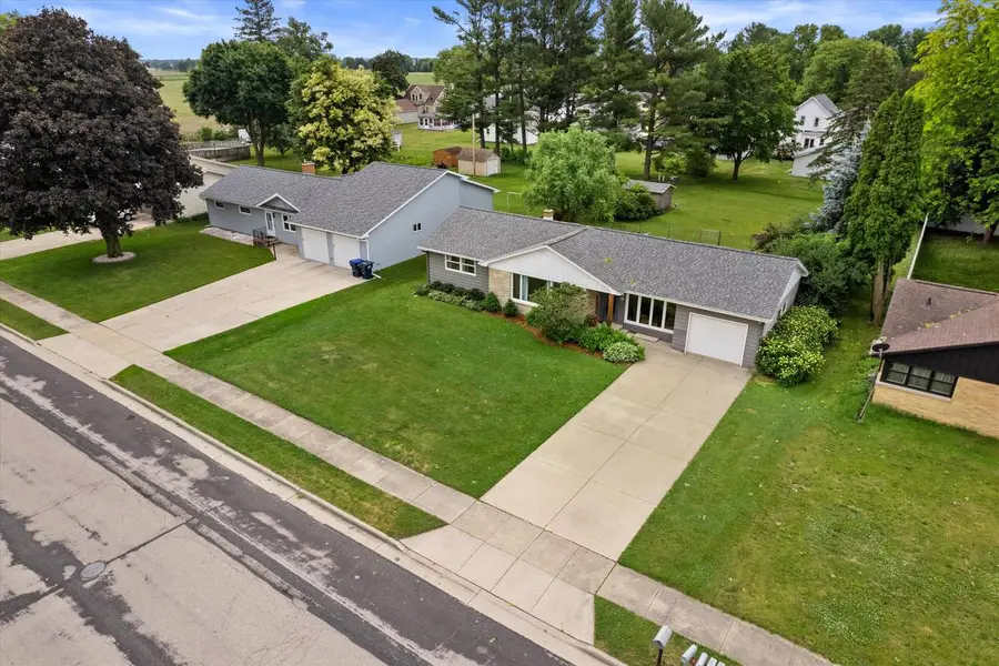 630 E Center STREET, Juneau, WI 53039 - #3