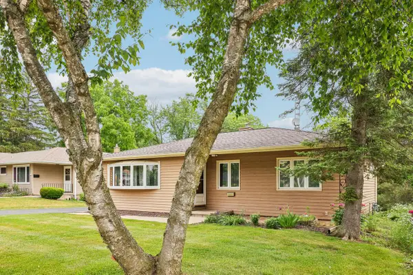 810 Summit AVENUE, Waukesha, WI 53188