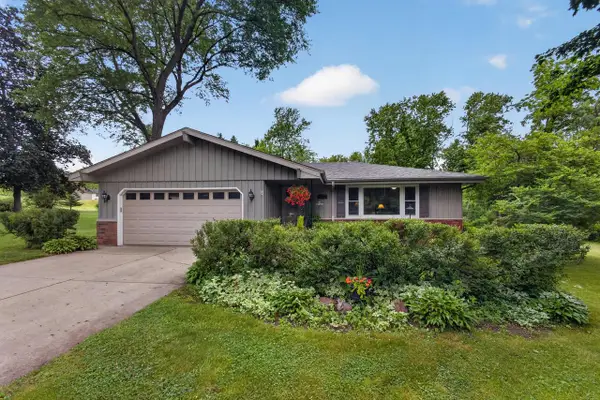 N2W27268 Lyles DRIVE, Waukesha, WI 53188
