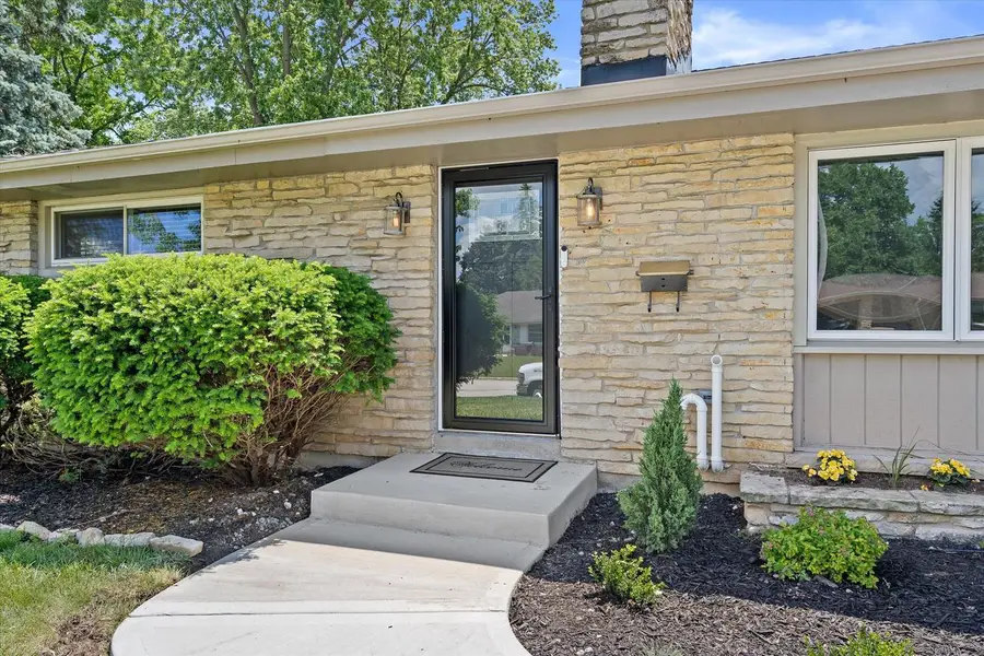 N84W16093 Donald COURT, Menomonee Falls, WI 53051 - #2