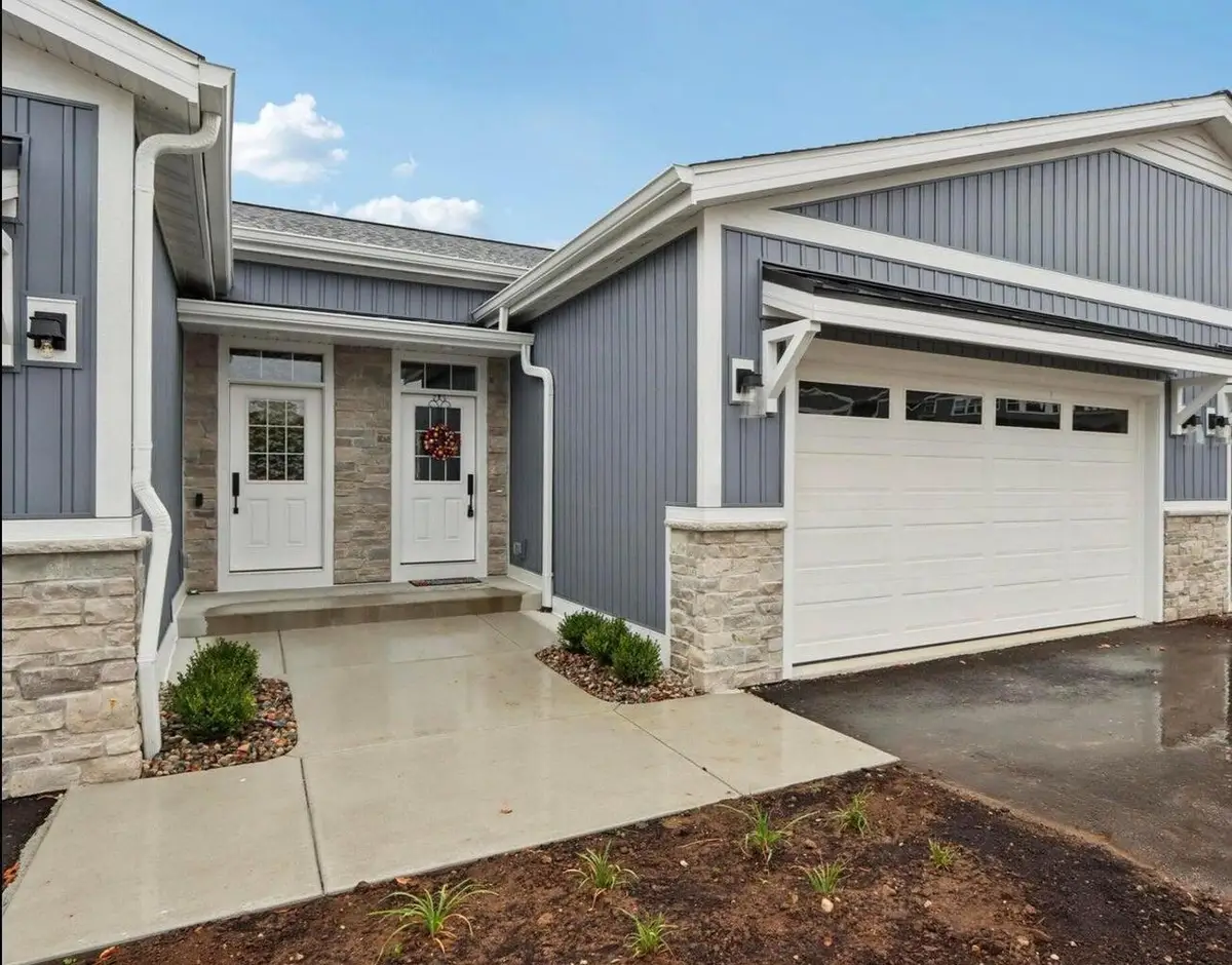 405 Falcon Ridge DRIVE #18, Burlington, WI 53105 - #1