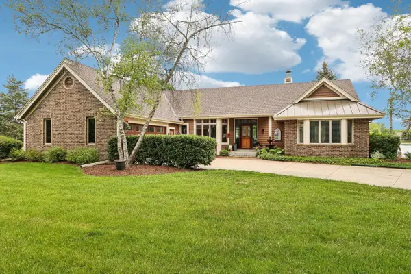 N61W37631 Parkview DRIVE, Oconomowoc, WI 53066