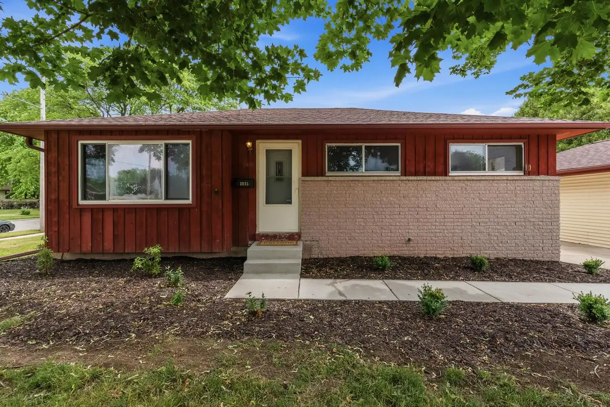 2035 Parkfield DRIVE, West Bend, WI 53090 - #1