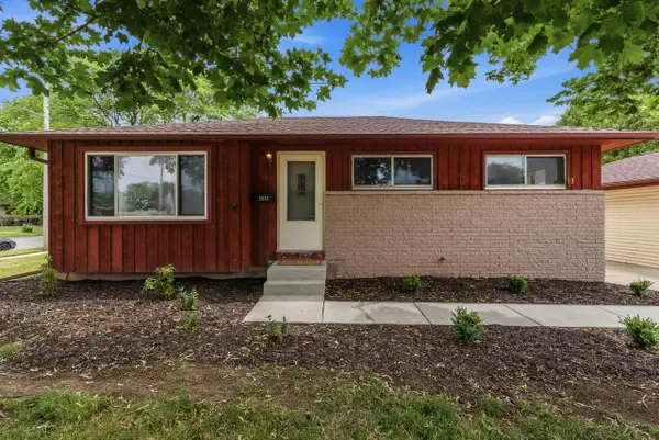 2035 Parkfield DRIVE, West Bend, WI 53090