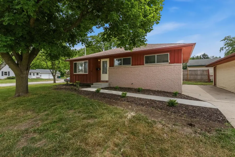 2035 Parkfield DRIVE, West Bend, WI 53090 - #2