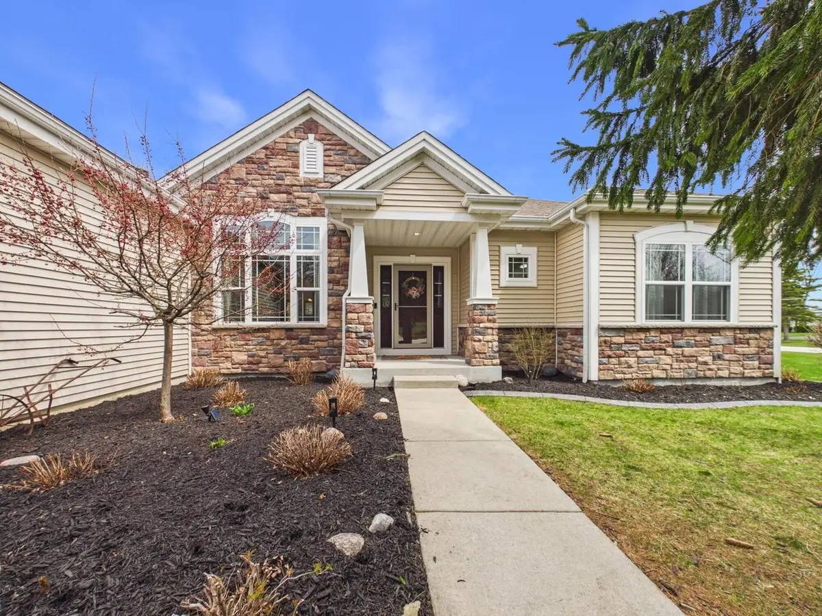 W272N387 Hilltop DRIVE, Waukesha, WI 53188 - #1