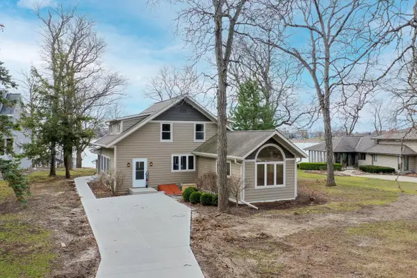 S106W20597 North Shore DRIVE, Muskego, WI 53150