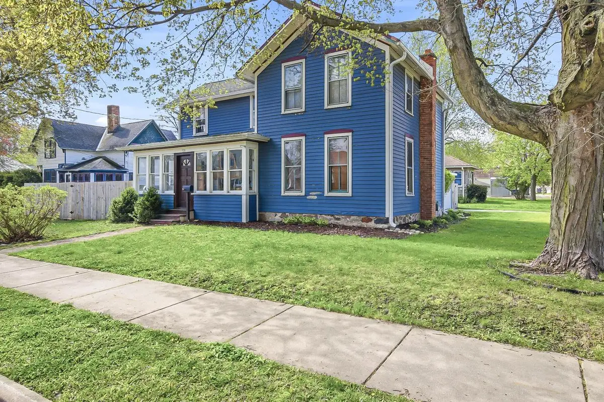 725 W South STREET, Oconomowoc, WI 53066 - #1