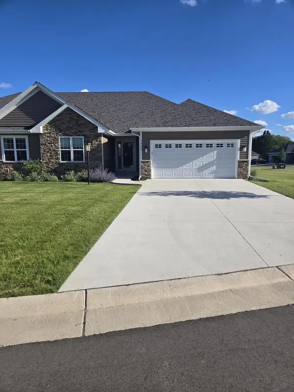 5229 Briarwood CIRCLE, Racine, WI 53402