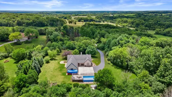 N2W29732 Blodwen DRIVE, Waukesha, WI 53188