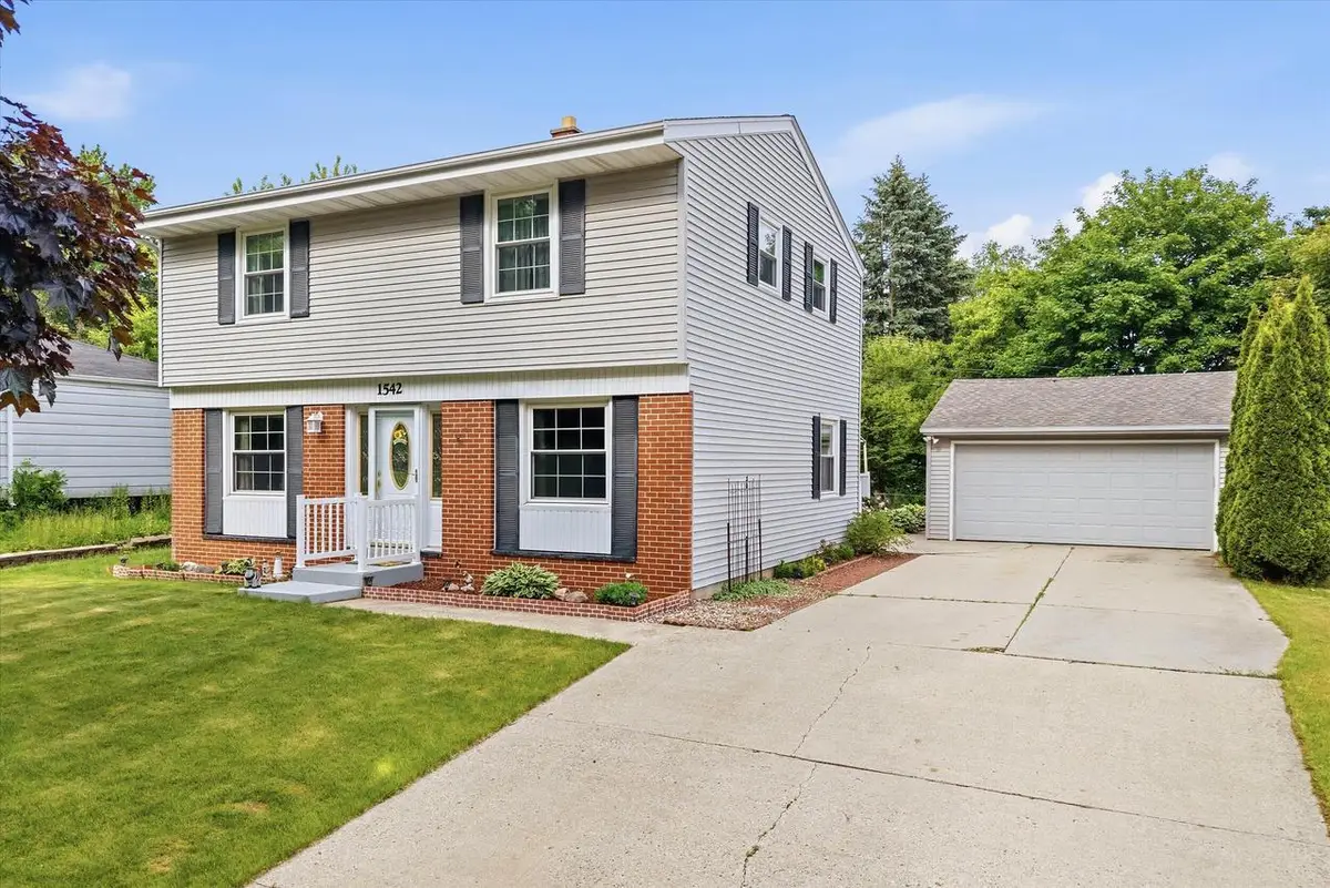 1542 N Lakeview AVENUE, Port Washington, WI 53074 - #1